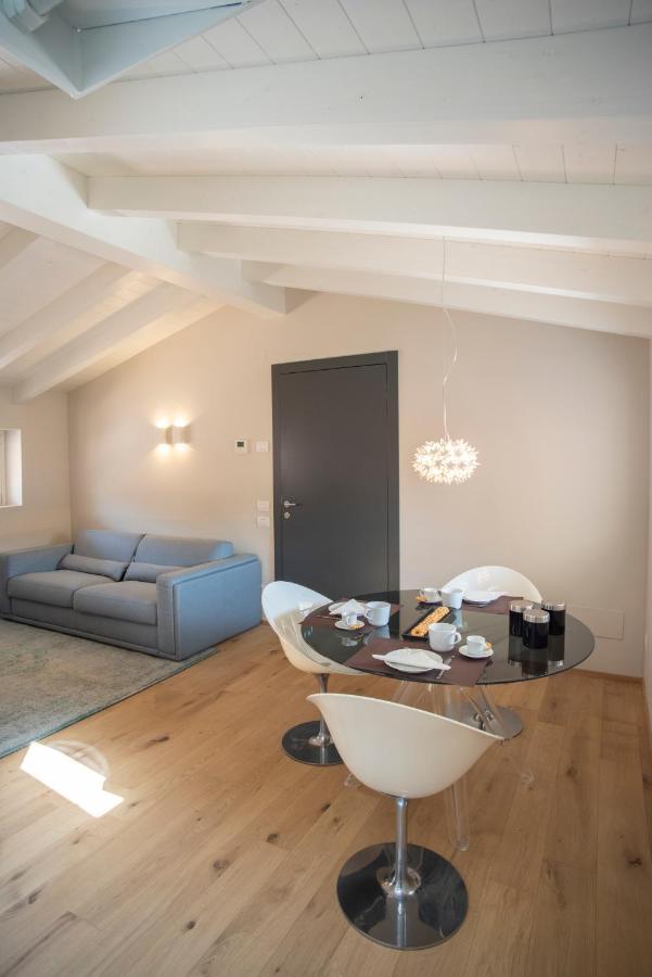 Time To Be - Luxury Apartments Centro Storico Peschiera del Garda Luaran gambar