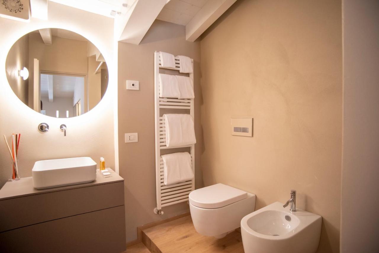 Time To Be - Luxury Apartments Centro Storico Peschiera del Garda Luaran gambar