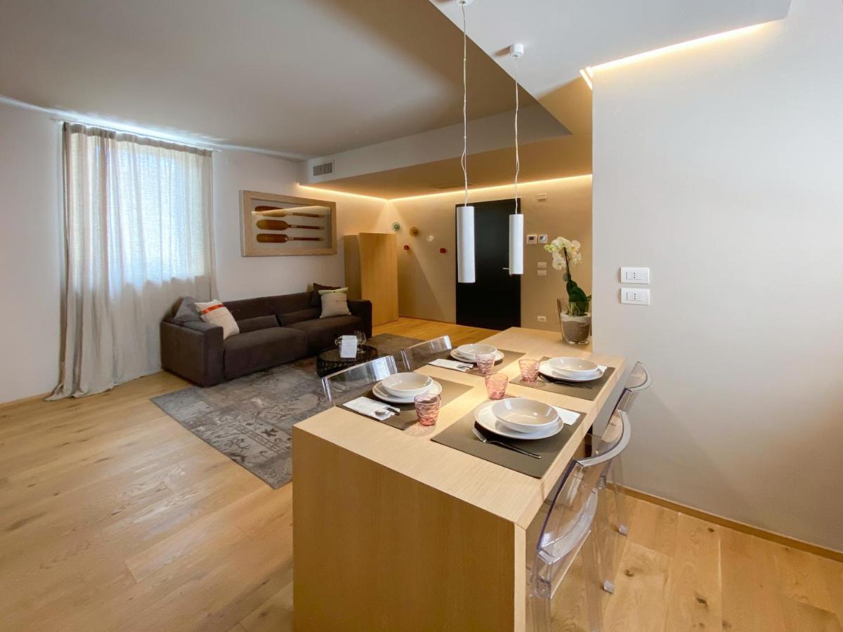 Time To Be - Luxury Apartments Centro Storico Peschiera del Garda Luaran gambar