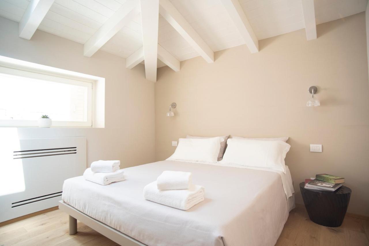Time To Be - Luxury Apartments Centro Storico Peschiera del Garda Luaran gambar