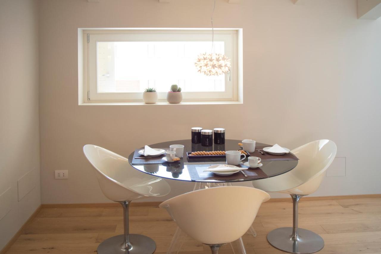 Time To Be - Luxury Apartments Centro Storico Peschiera del Garda Luaran gambar