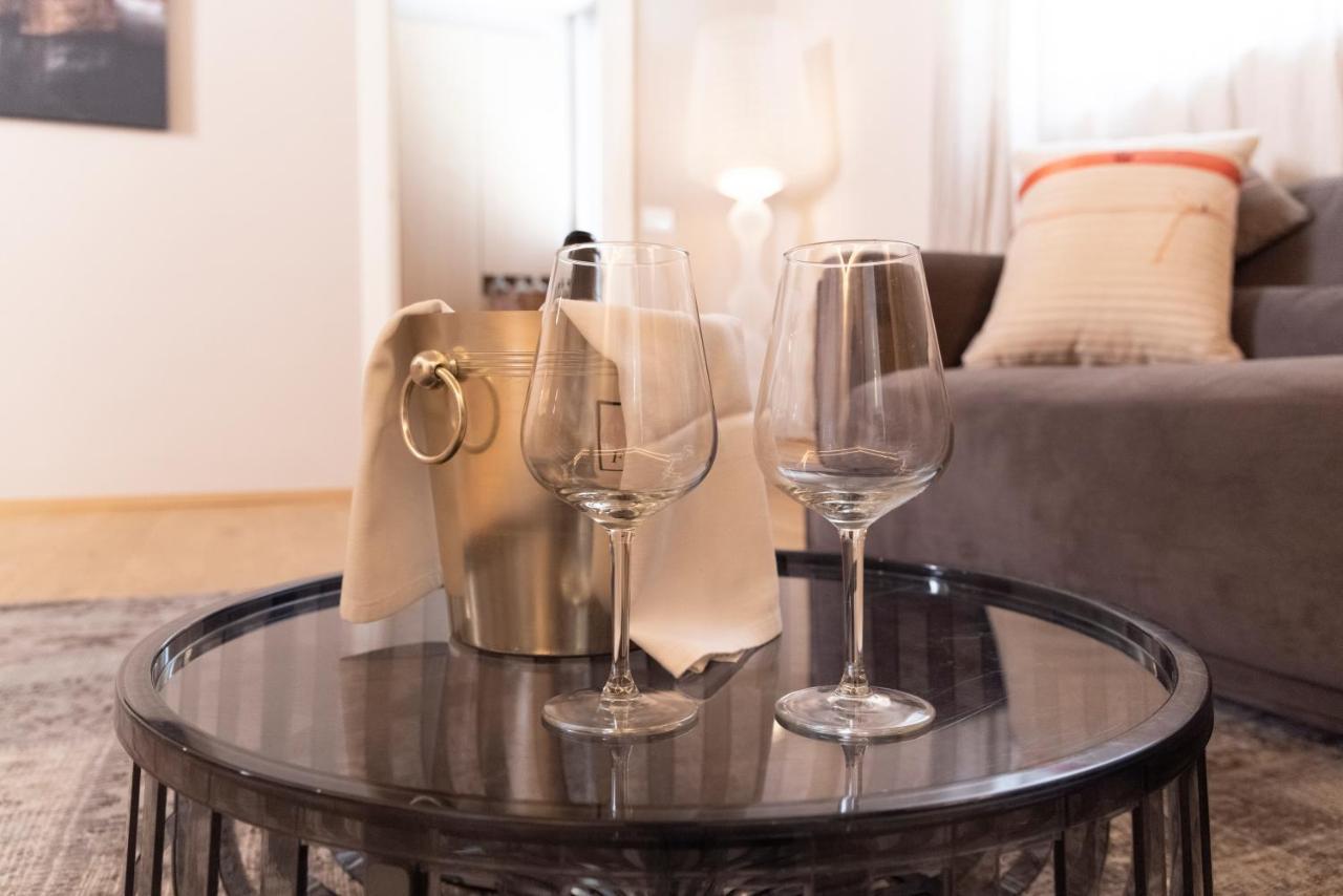 Time To Be - Luxury Apartments Centro Storico Peschiera del Garda Luaran gambar
