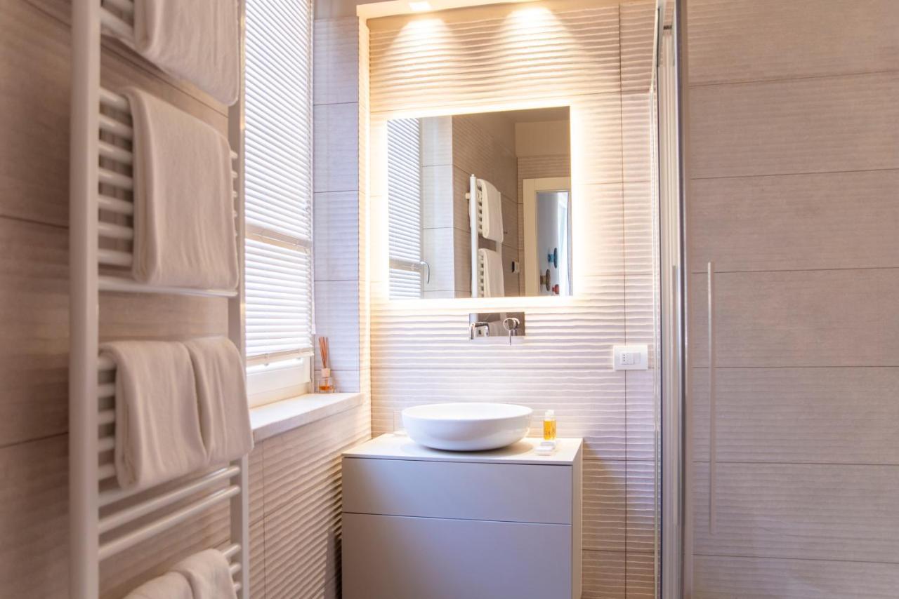 Time To Be - Luxury Apartments Centro Storico Peschiera del Garda Luaran gambar