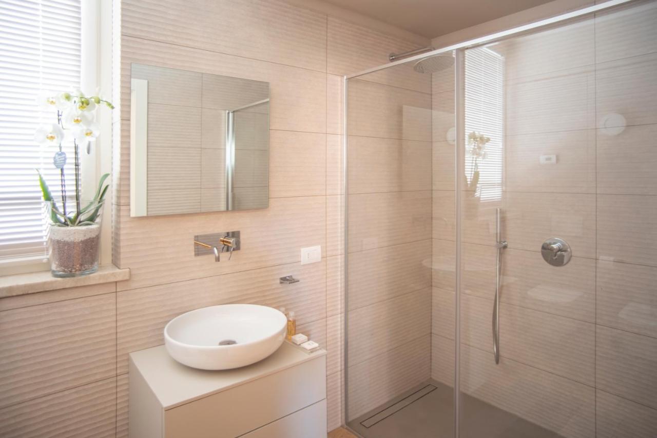 Time To Be - Luxury Apartments Centro Storico Peschiera del Garda Luaran gambar