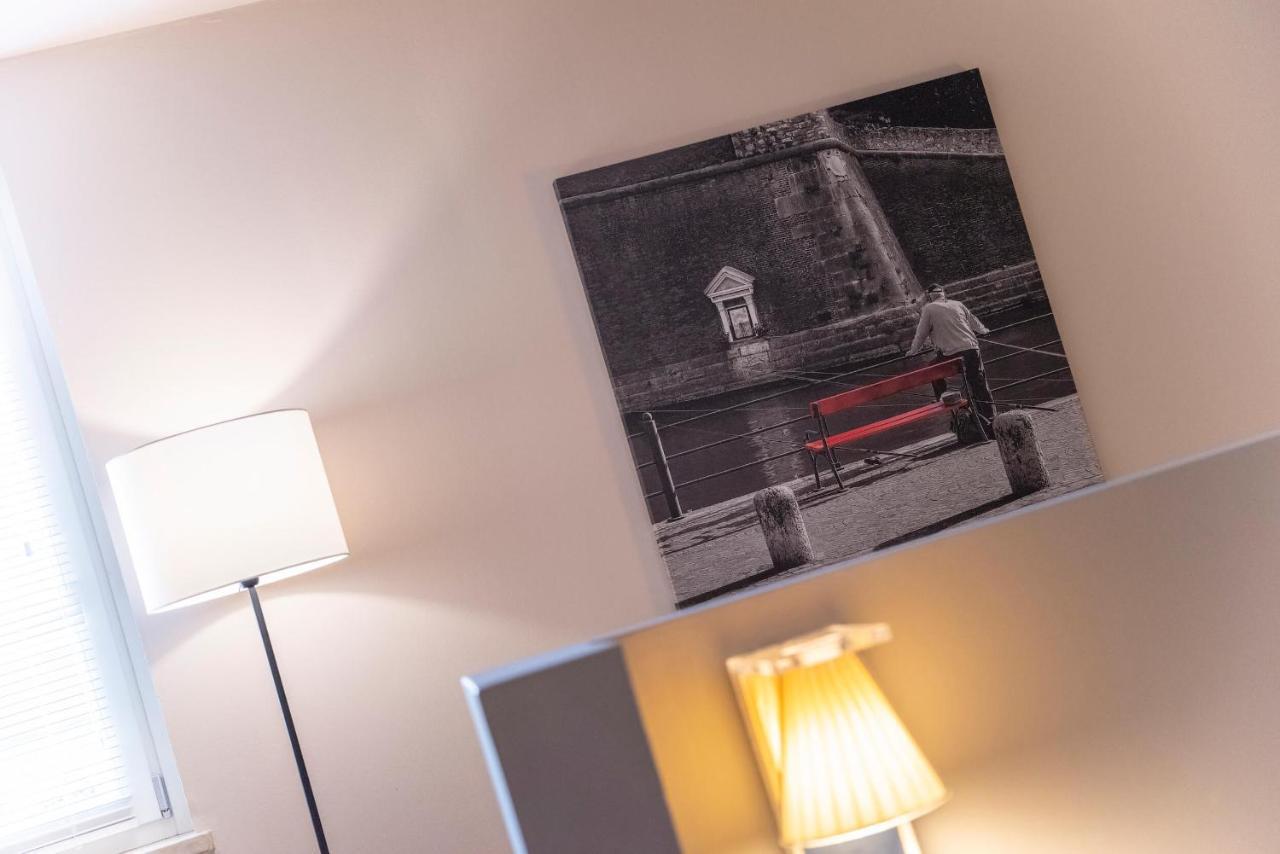 Time To Be - Luxury Apartments Centro Storico Peschiera del Garda Luaran gambar
