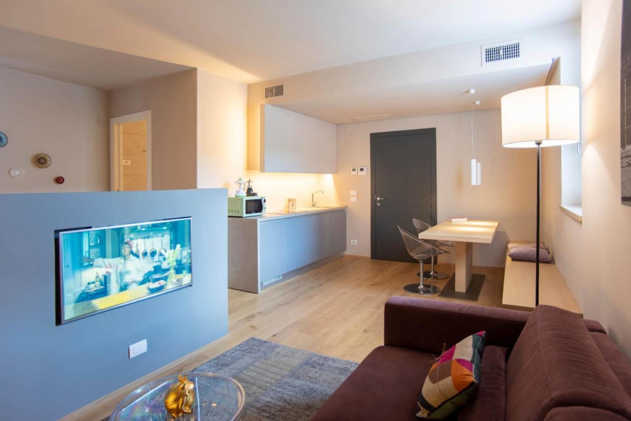 Time To Be - Luxury Apartments Centro Storico Peschiera del Garda Luaran gambar