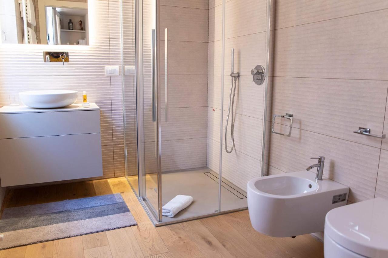 Time To Be - Luxury Apartments Centro Storico Peschiera del Garda Luaran gambar