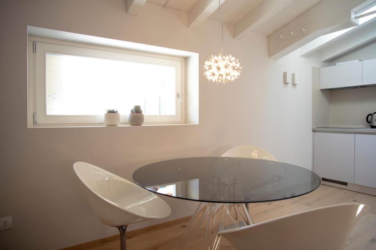 Time To Be - Luxury Apartments Centro Storico Peschiera del Garda Luaran gambar