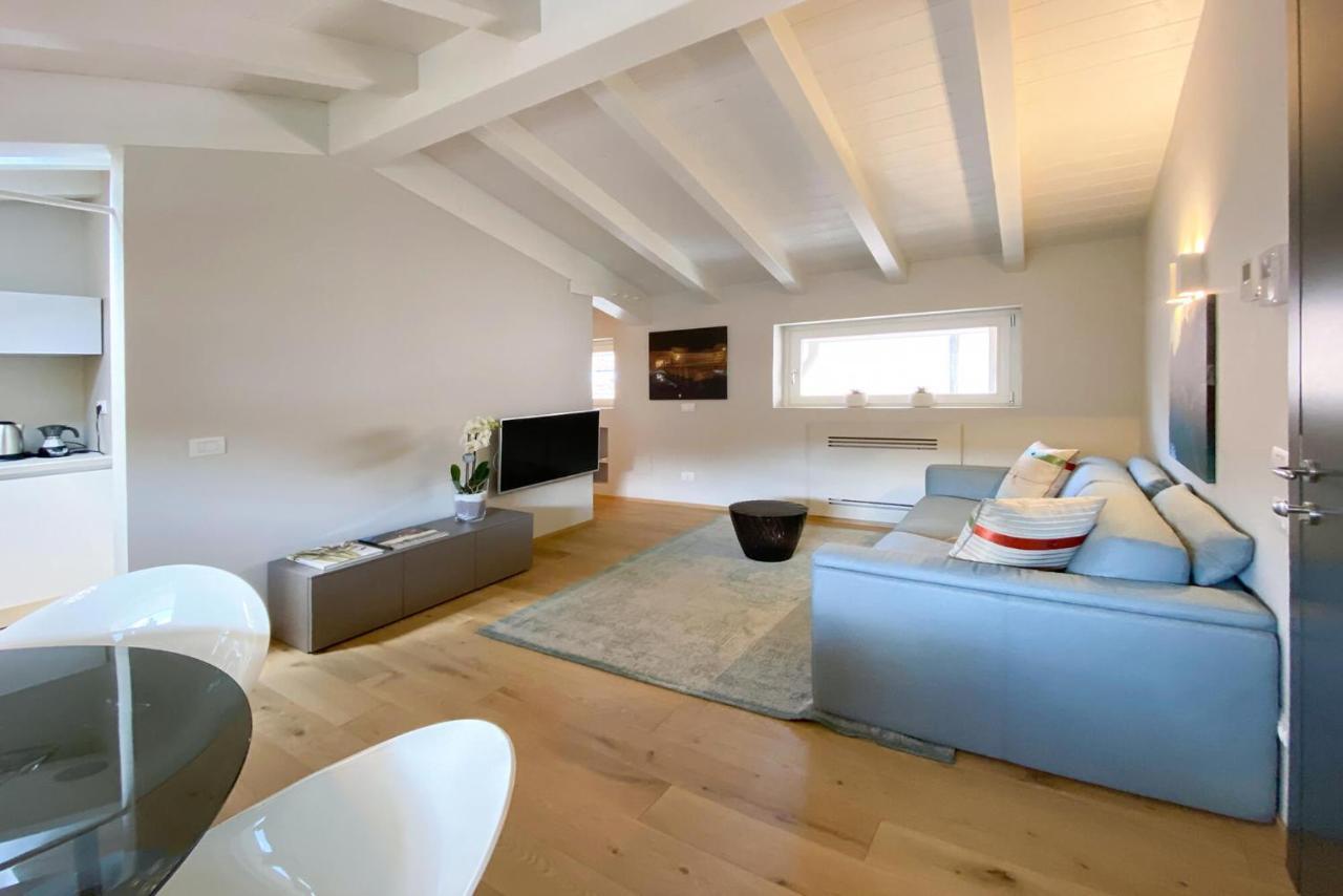 Time To Be - Luxury Apartments Centro Storico Peschiera del Garda Luaran gambar