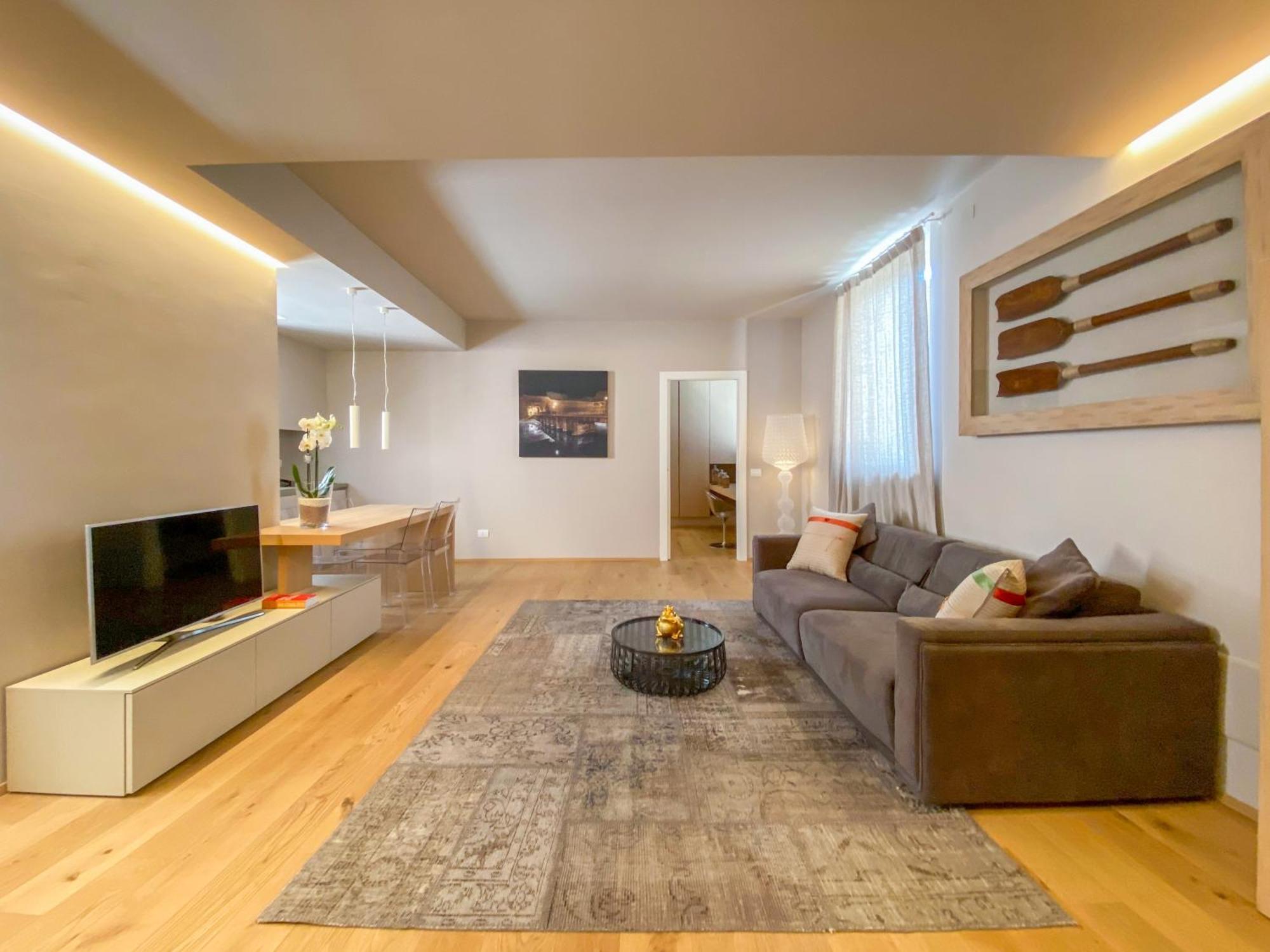 Time To Be - Luxury Apartments Centro Storico Peschiera del Garda Luaran gambar
